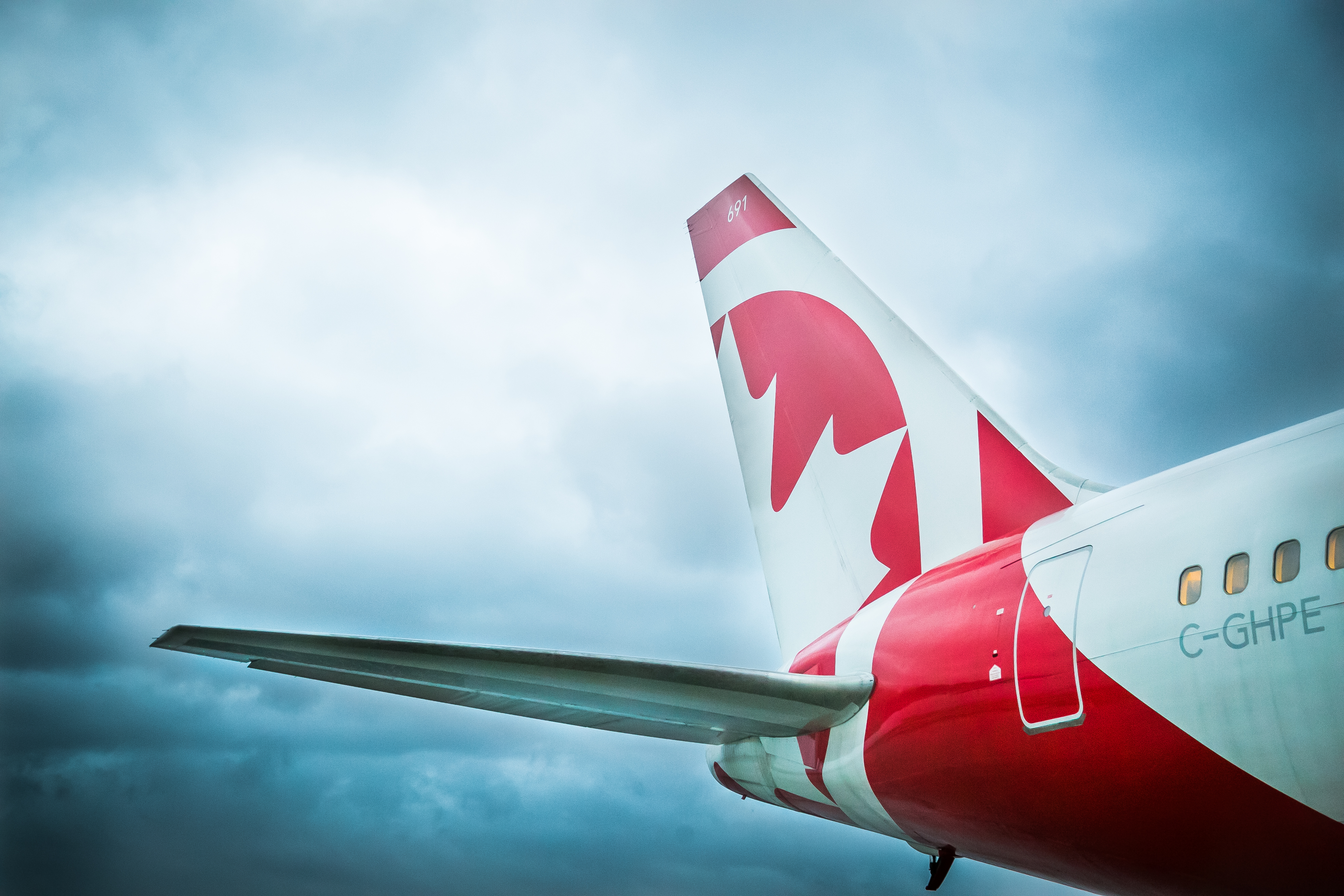 Air canada rouge tail