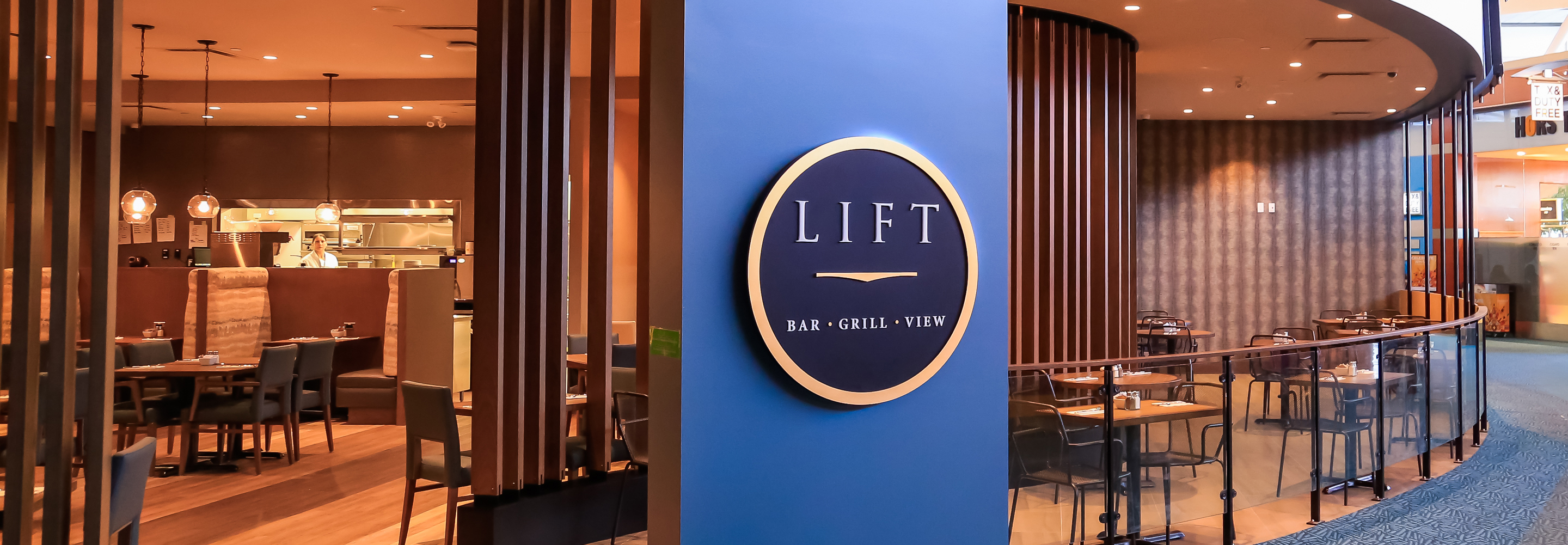 Lift Bar and Grill YVR