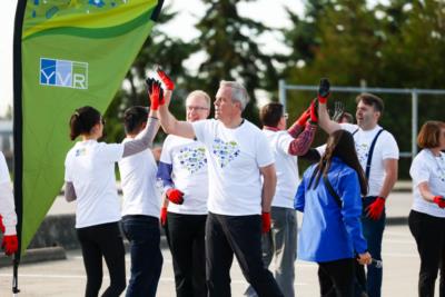 L'équipe YVR donne un high five