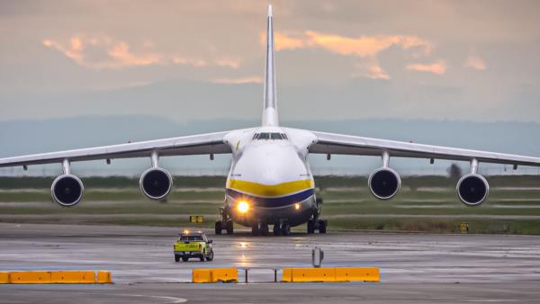Antonov Airplane. Photocredit @eyetrapperyvr