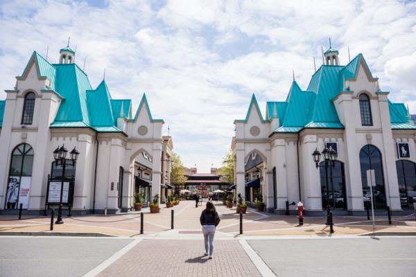 Entrance of the McArthurGlen Outlet Vancouver Airport