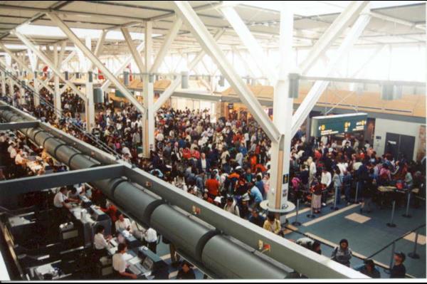 A crowded International Terminal Building at YVR in 2001. 