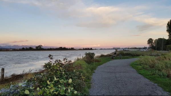 The walking trail at the Terra Nova Rural Park