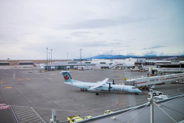 A Dash 8 seen from the Public Observation Area