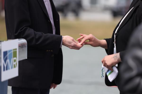 Image of witness receiving quarters 