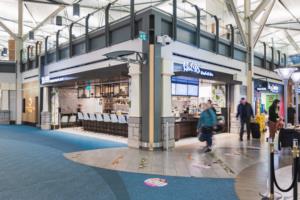 Root98 à l'intérieur des départs américains à YVR