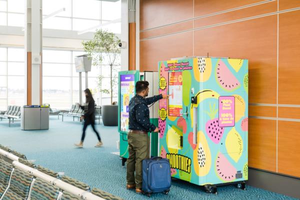 Man uses smoothie machine at airport
