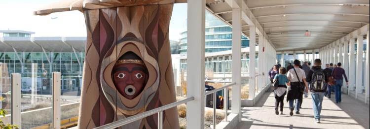 Image of the totem pole art at YVR