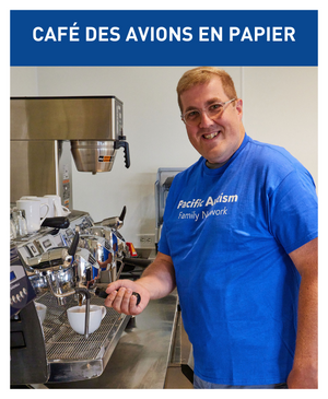 homme préparant du café